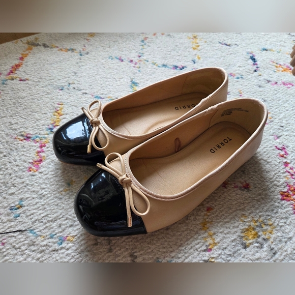 torrid Shoes - Torrid Women's Black and Tan Ballet Flats